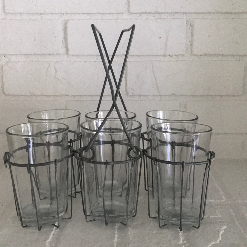 SALE ✅✅✅ 3/$25 Farmhouse Wire Basket with Glasses - Picture 3 of 8